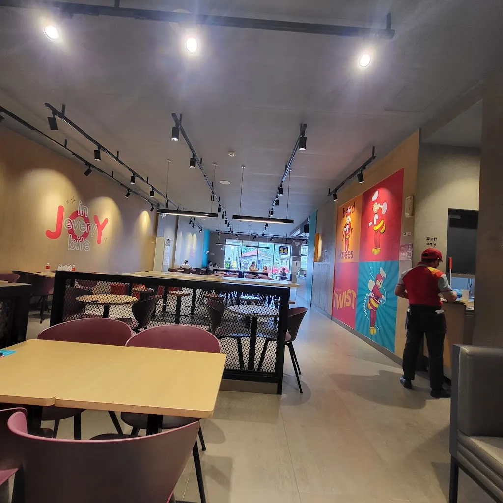 Michael Lorenz Labrador_Jollibee_Minglanilla_review