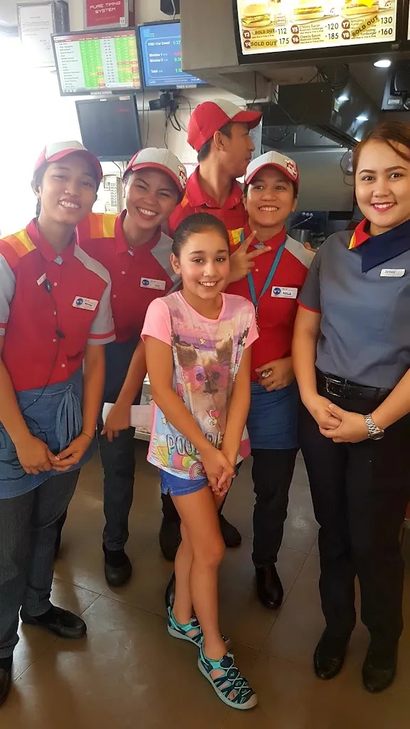 Garry_Jollibee_Minglanilla_review