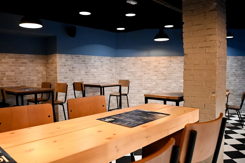 Lola & Co. restaurant in Roda La