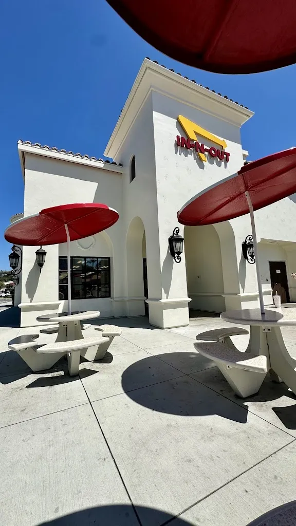 Victor Cardona _In-N-Out Burger_San Clemente_review