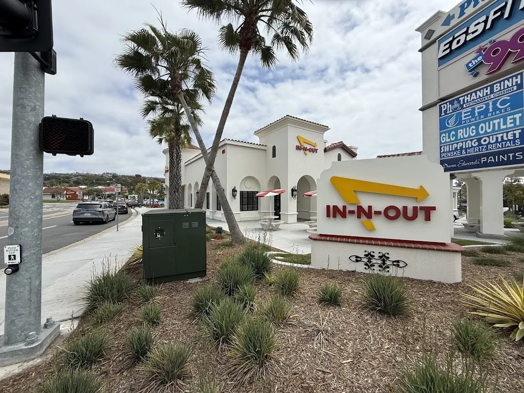 In-N-Out Burger_San Clemente_slider_image_1