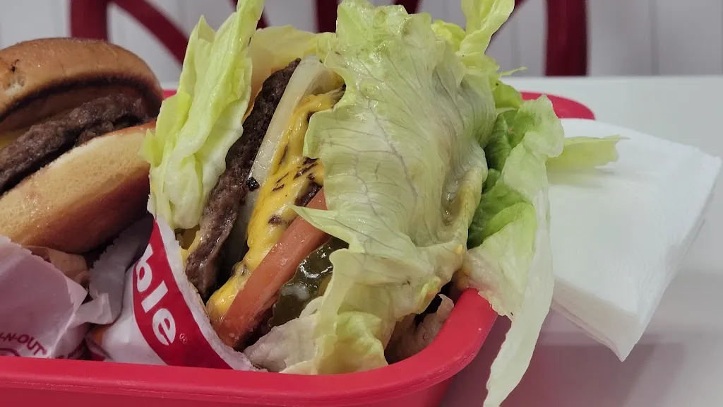 In-N-Out Burger_San Clemente_slider_image_2