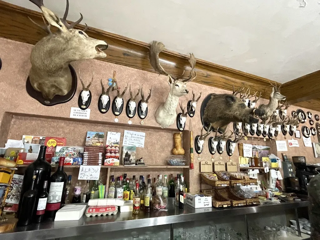 ZIWEI LIU_Bar de Naharros_Valdecolmenas Los_review