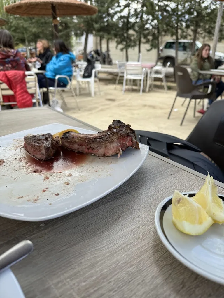 Denis Lisichonok_Bar “El Chiringuito”_Valdemoro-Sierra_review