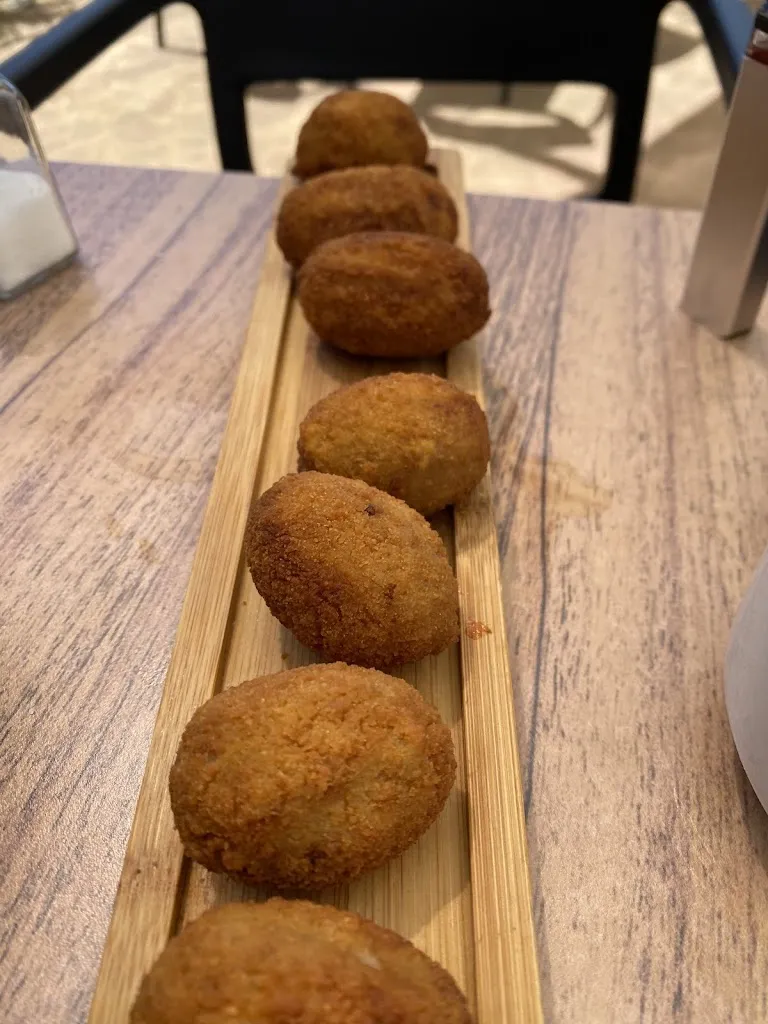 Raquel HH_SAL Y PICA ``ᵀᵉʳʳᵃᶻᵃ • ᴿᵉˢᵗᵃᵘʳᵃⁿᵗᵉ • ᴮᵃʳ``_Valdemorillo de la Sierra_review