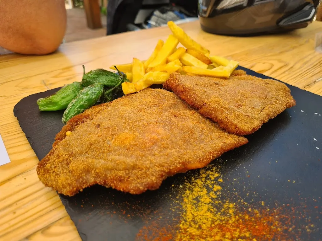 Encinetti Worldz_Tipico Gastrobar & Club Social_Valdemorillo de la Sierra_review