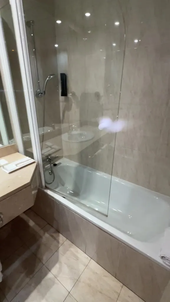 James Dooms_Hotel FC Villalba_Villalba de la Sierra_recensione