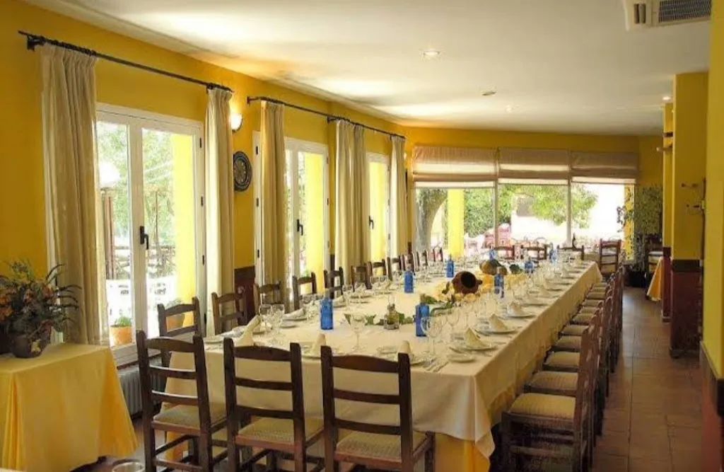 𝐑𝐞𝐬𝐭𝐚𝐮𝐫𝐚𝐧𝐭𝐞 𝐓𝐢𝐧𝐭𝐨 𝐂𝐚𝐳 restaurant in Villalba de la Sierra