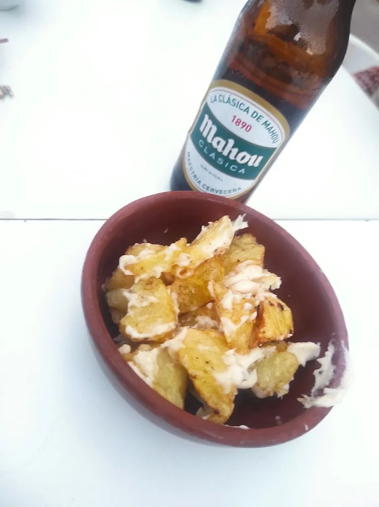 Raquel Hoyo_Bar Pinturas Rupestres_Villar del Humo_review