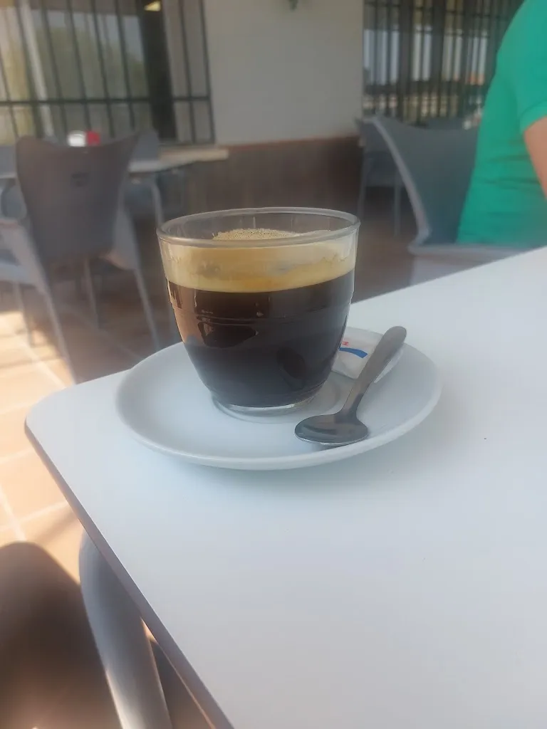 Liliana Puente_SOL Y SOMBRA._Villares del Saz_review