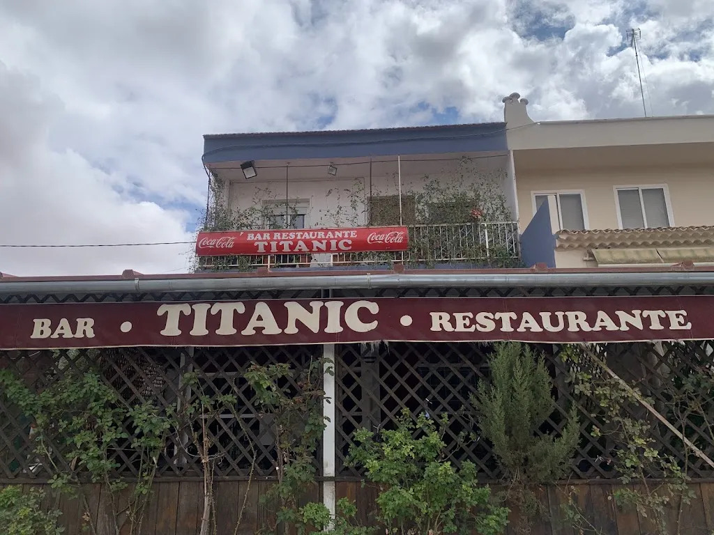 Bar Restaurante Titanic_Villanueva de la Jara_slider_image_3