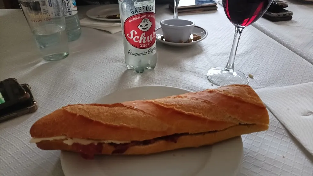 Juan Luis Díez Requena_Bar restaurante “Casino Jareño”_Villanueva de la Jara_recensione