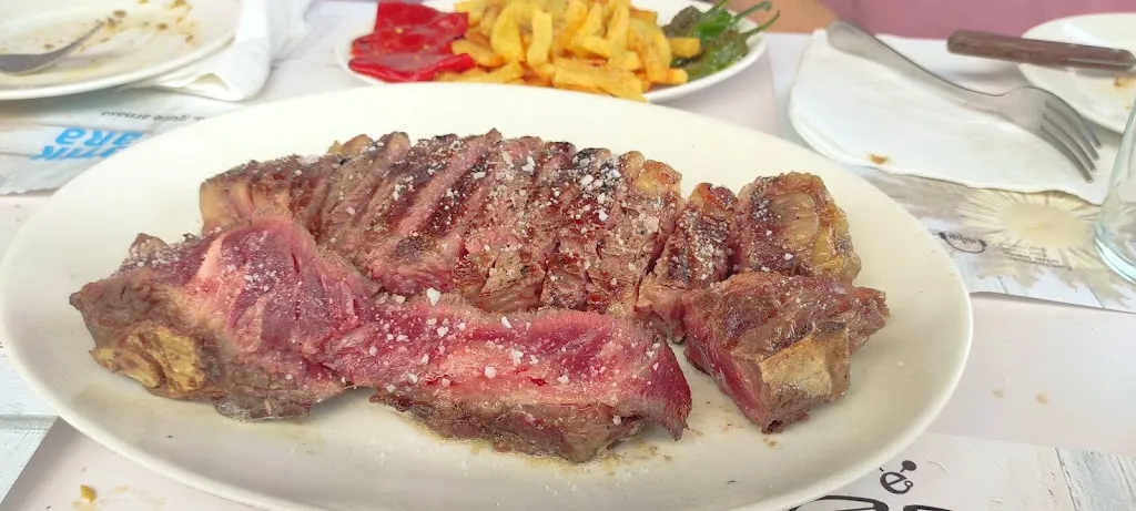 Loreley Lobo_UGARRIXA Merenderua_Antzuola_review