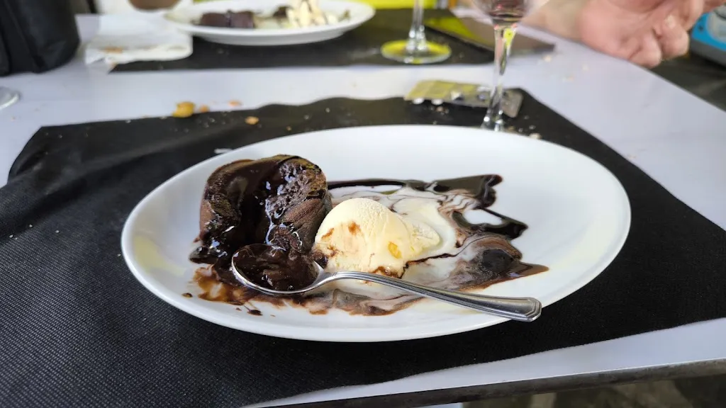 Lorea Gallastegui_UGARRIXA Merenderua_Antzuola_review