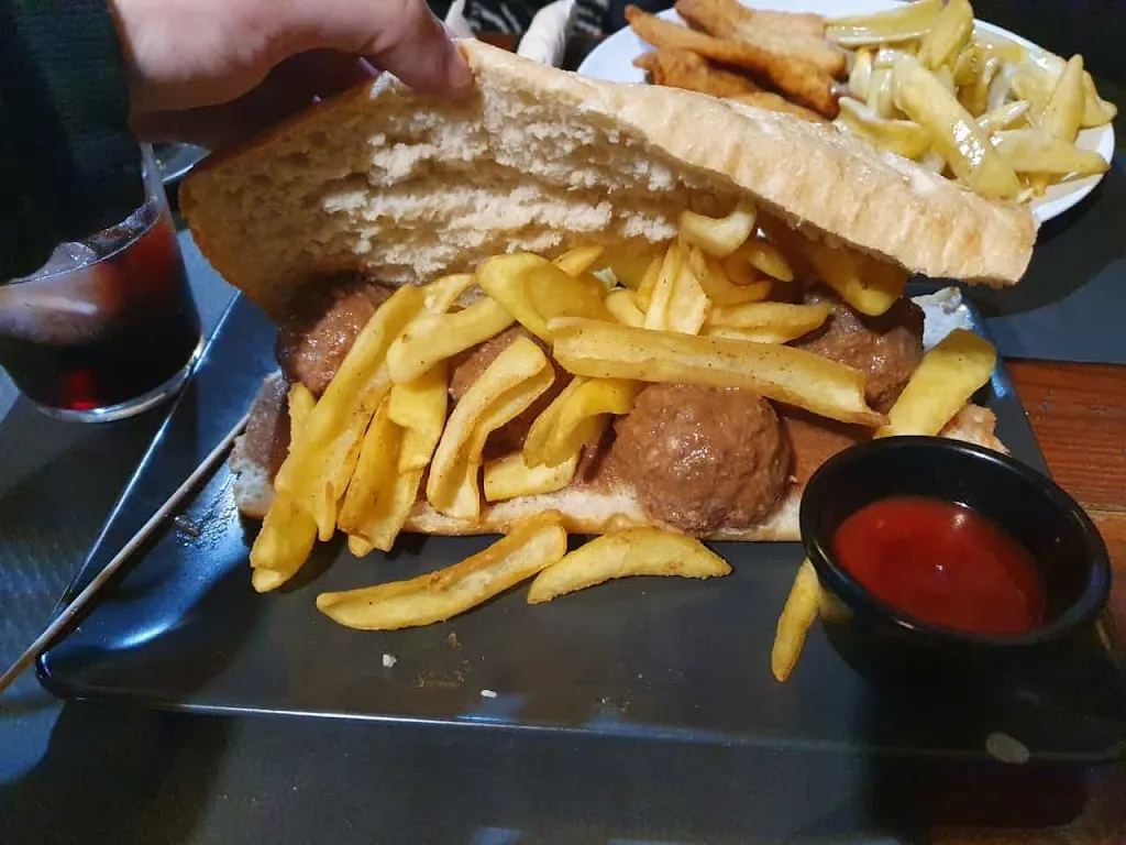 n_Radikal Cheyenne Saloon_Anoeta_review