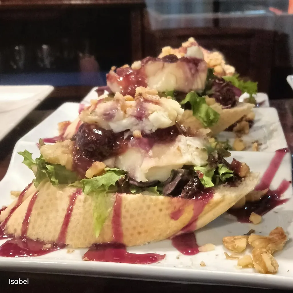 María Isabel Luis_Hirusta_Aretxabaleta_review