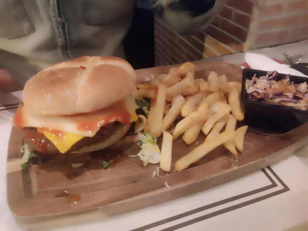 LUZ PEREZ_Moon lounge&burgers_Tarancón_review