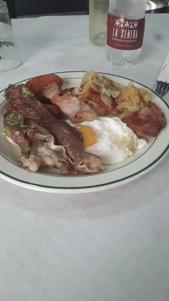 Eduardo Beamud Gomez_Bar polideportivo_Tarazona de la Mancha_review