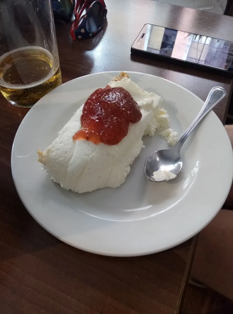 Natalia “Natius” Calvo_TABERNA BERDIE_Azpeitia_avis