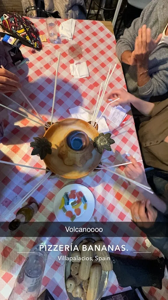 Doruk Dedeoglu_PIZZERÍA BANANAS._Villapalacios_review