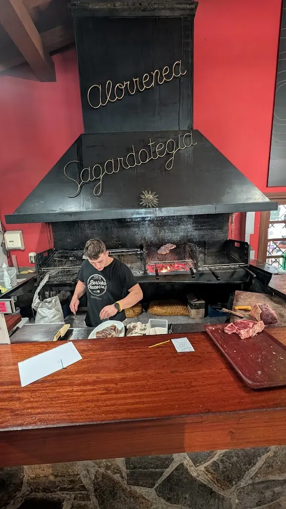 Derek Robertson_Alorrenea Sagardotegia_Astigarraga_review