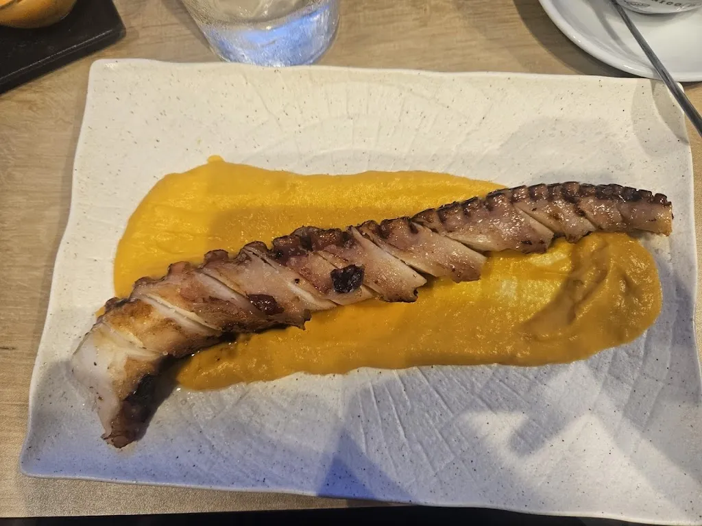 Esteban Gaitan_Gure Leku_Astigarraga_review