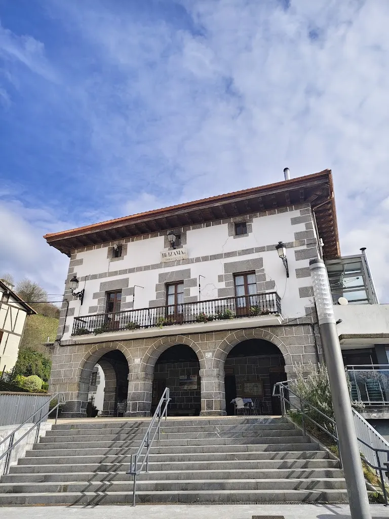 Lidia Estrada_Ostatu Zaharra_Beizama_review