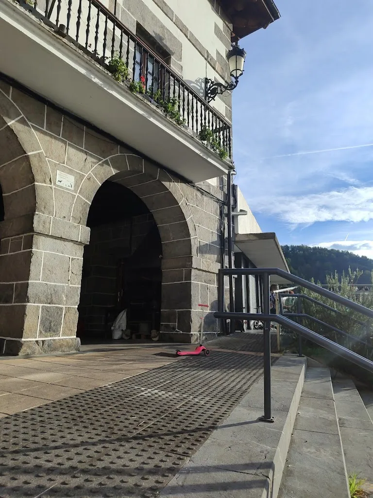 Eli Aizpuru_Ostatu Zaharra_Beizama_review