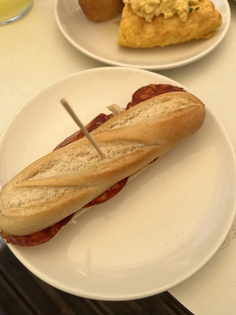 Laura Osuna (Lauslau)_Irati Taberna Topalekua_Arrasate/Mondragón_review