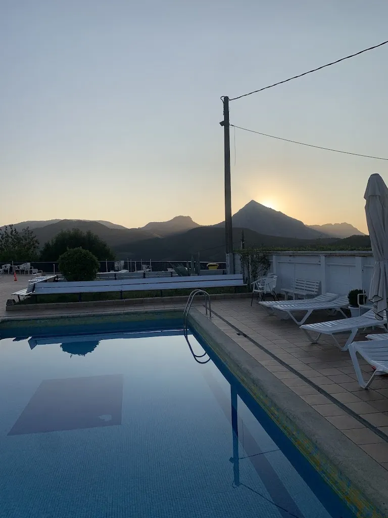 Nicola Rowlands_Piscinas Uxarte Igerilekuak / Arrasate Mondragon_Arrasate/Mondragón_review