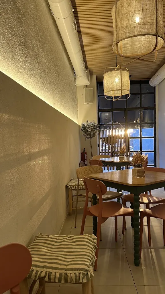 Lili Arantzabal Larrañaga_Janela_Elgeta_review