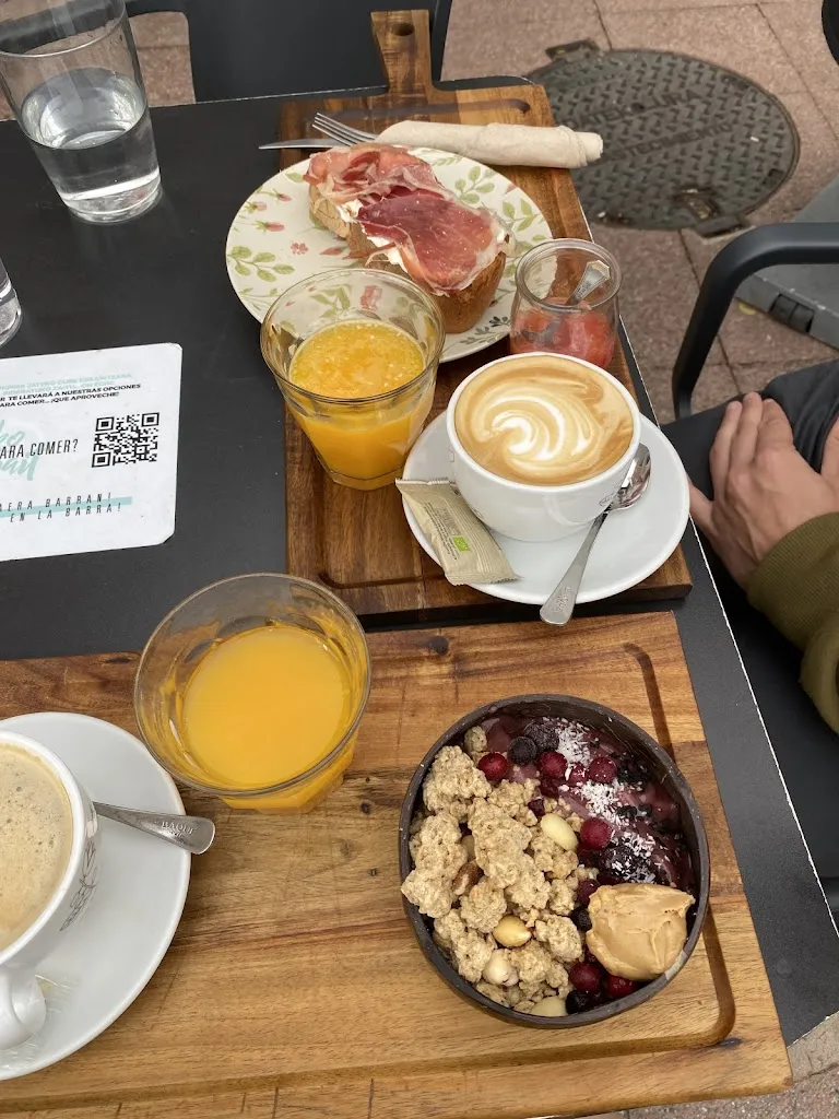 Sydney Schultheis_Blues Gastro Bar_Beasain_review