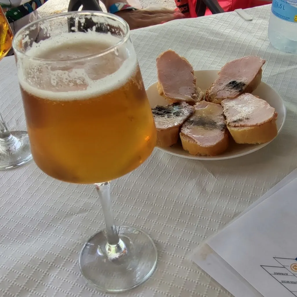 Eduardo de Vicente Marín_Bar Piscina_Villaverde de Guadalimar_review