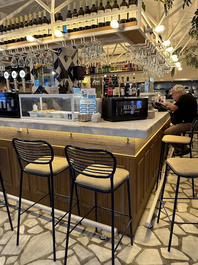 Chris Moran_La Barra de la Bientirada Juan Bravo_Ibarra_review