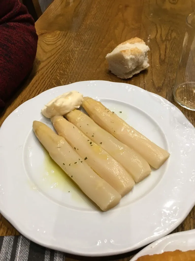 Yoana Martinez_Orendaingo Ostatua_Itsasondo_review