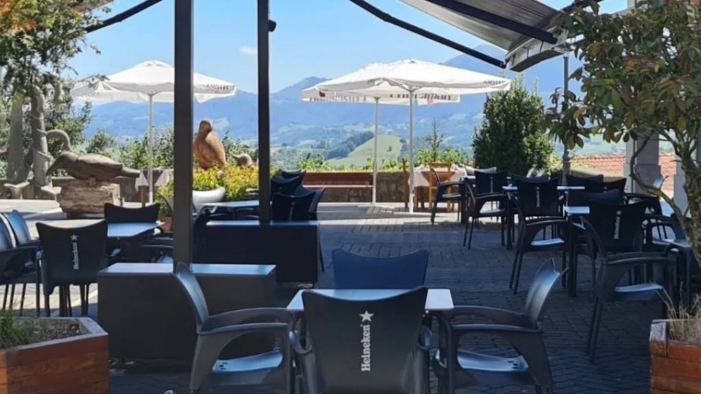 Zirta jatetxea Larraul ostatua restaurant in Larraul