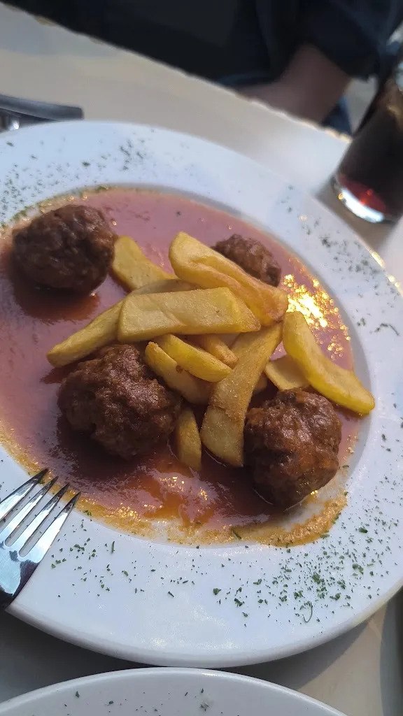 Hernani 57_Hernani_slider_image_2