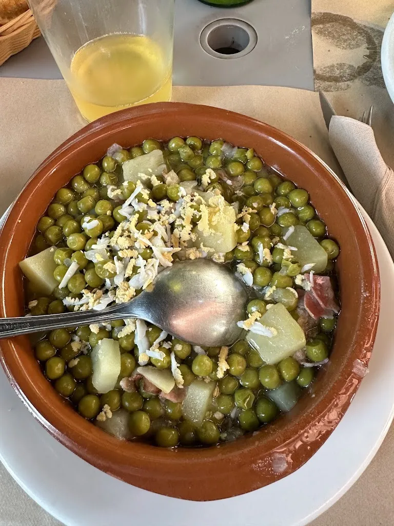 Joan Mangues_Goiz Eguzki gizarte-zentroa_Hernani_review