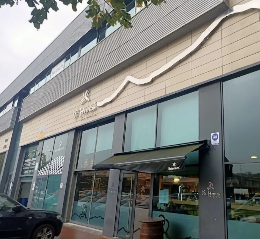 Bi Herriak Jatetxea restaurant in Hernani