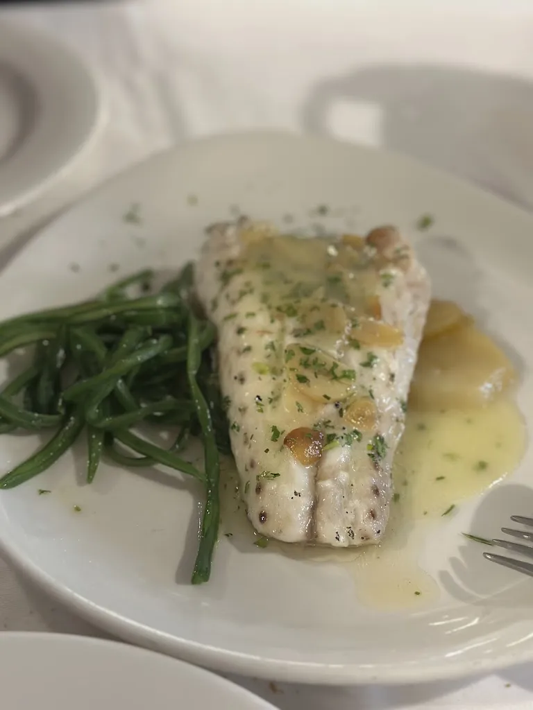 Hillary Cain Houghton_La Hermandad de Pescadores_Hondarribia_review