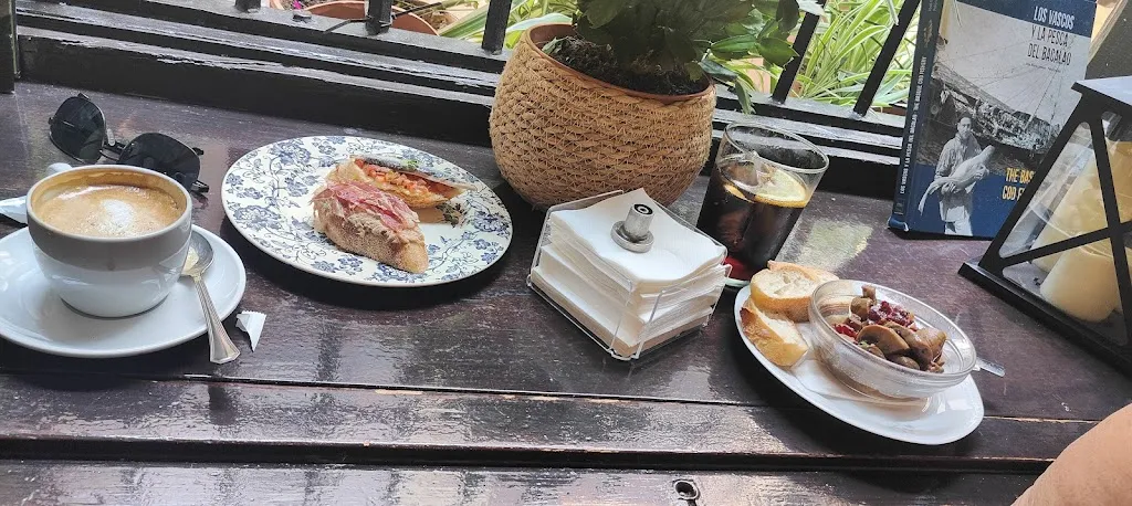 Derek Jordan_Badia Taberna_Hondarribia_review