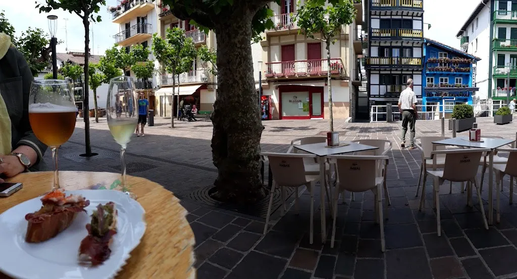 Itsaspe Jatetxea restaurant in Hondarribia