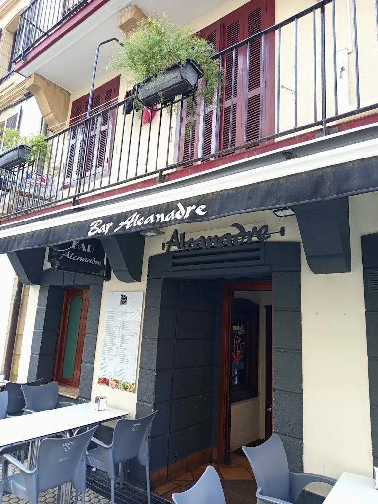 Alcanadre Jatetxea restaurant in Hondarribia