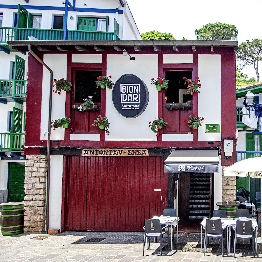 Sidrateka BIONDAR - asador y sidras restaurant in Hondarribia