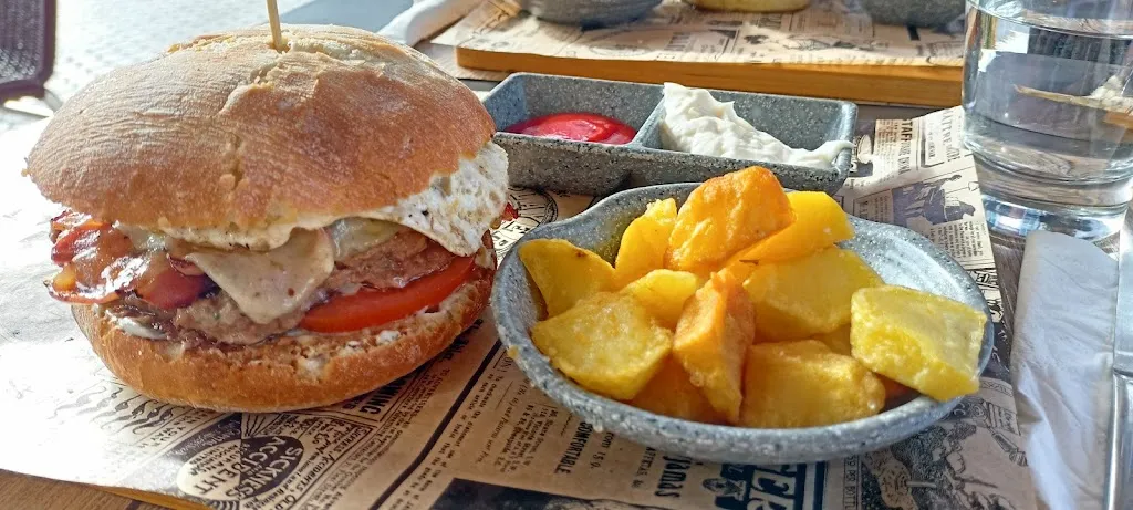 L M_Kaiela_Hondarribia_review