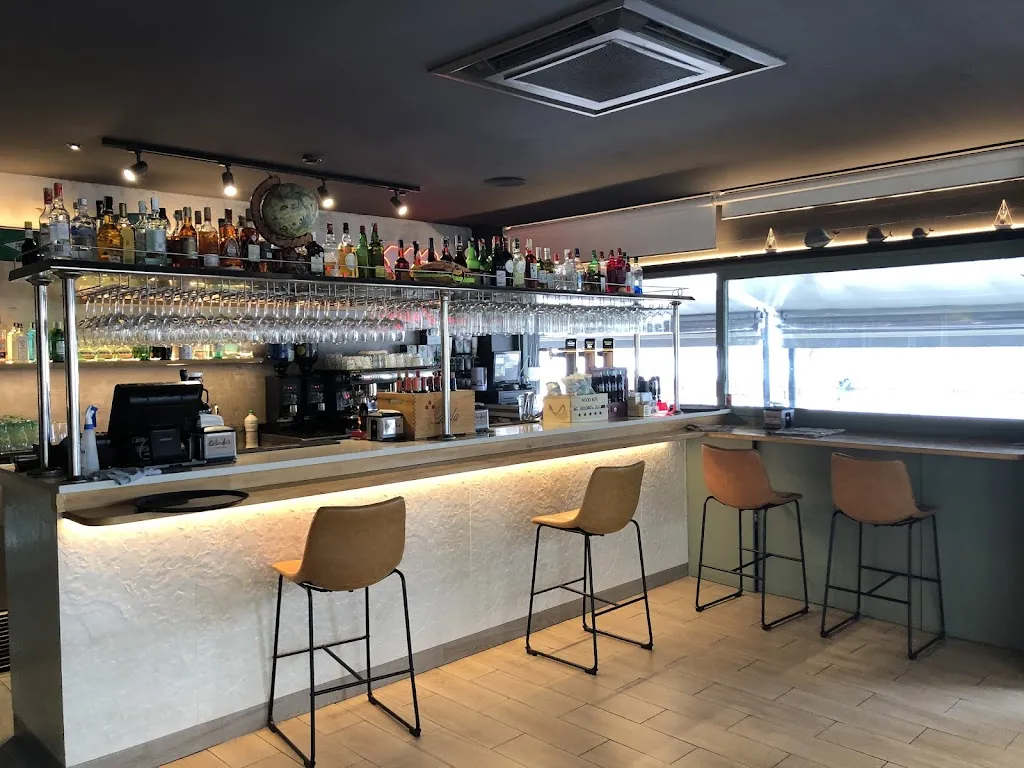 Cervecería Ortzadar restaurant in Hondarribia