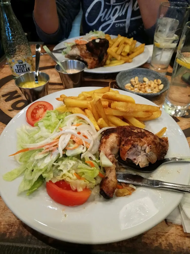 Shamrah Ahmed_Pollo y Carbón - Conde Casal_Baña A_review