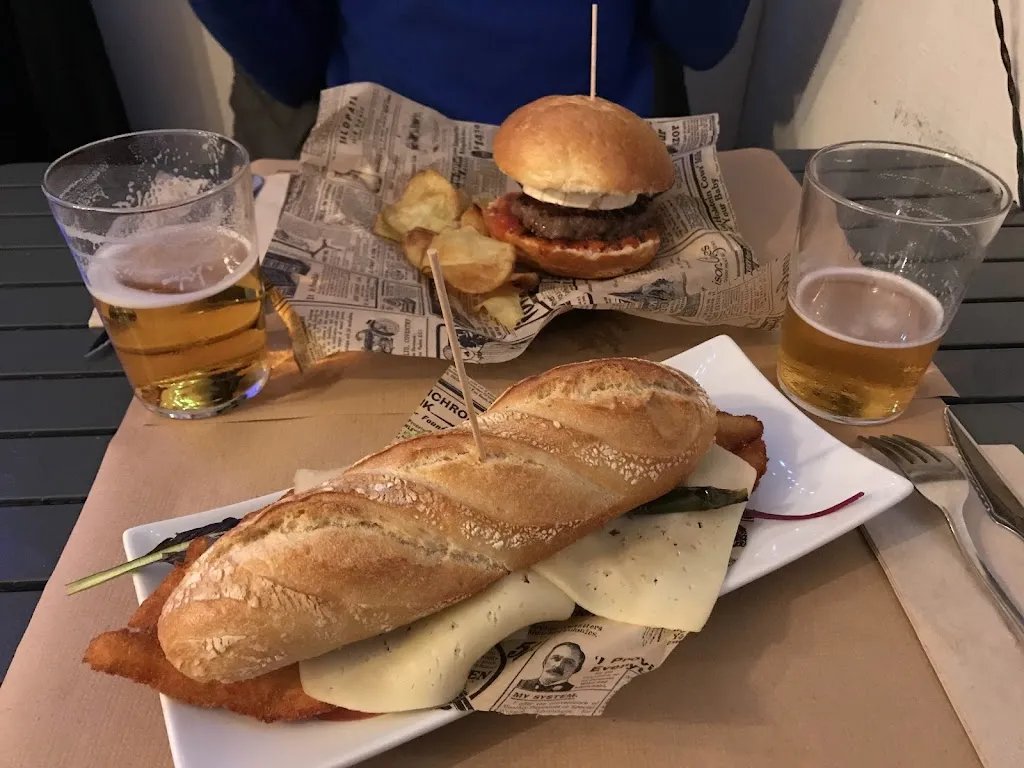 Suberri Pascual Miguelañez_Eskina Mosku_Irun_review