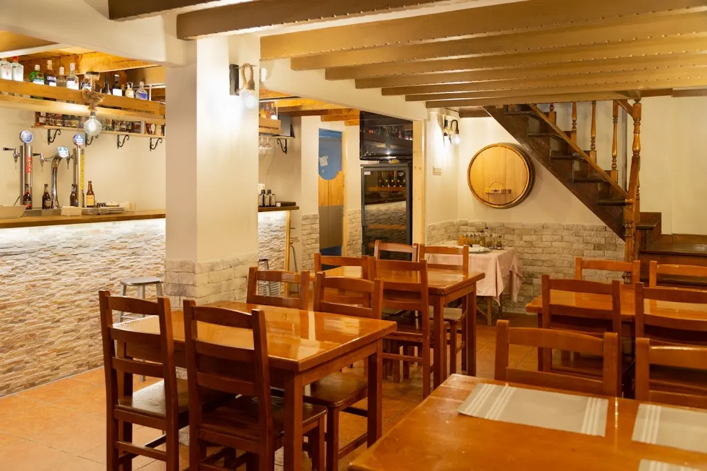 Aralar Restaurante-Bar restaurant in Irun