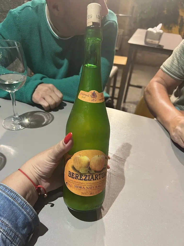 L.Yoana Amador Glez_Bar Leku Zaharra Taberna_Errenteria_review